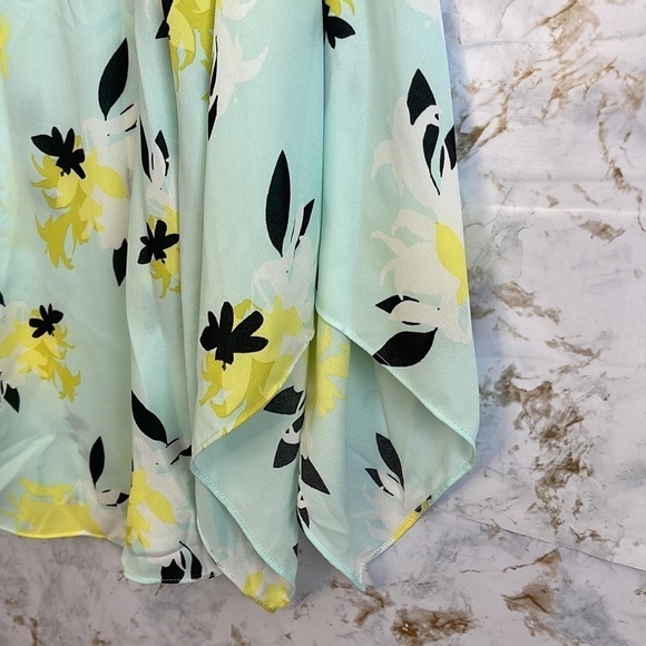 Vince Camuto Floral Blouse l SIZE S - Picture 4 of 7